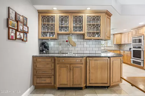 Kitchen - 147 Pine Needle Dr, Hampstead, NC 28443 photo 6 of 9