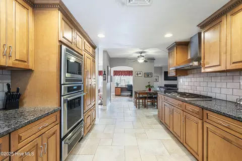 Kitchen - 147 Pine Needle Dr, Hampstead, NC 28443 photo 2 of 9