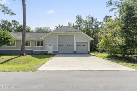 Exterior - 147 Pine Needle Dr, Hampstead, NC 28443 photo 10 of 28