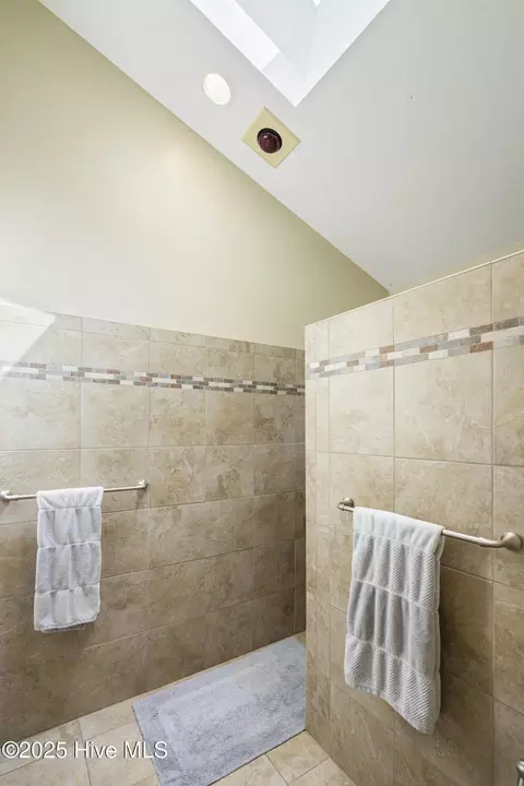 Bath - 147 Pine Needle Dr, Hampstead, NC 28443 photo 4 of 11