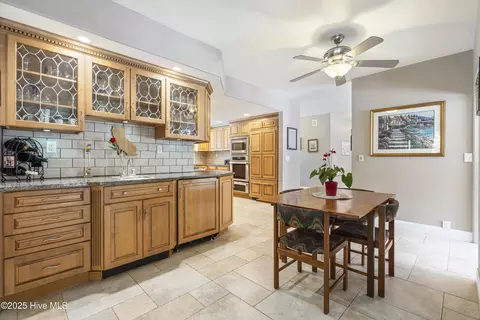 Kitchen - 147 Pine Needle Dr, Hampstead, NC 28443 photo 8 of 9