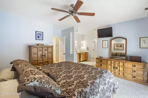 Bedroom - 147 Pine Needle Dr, Hampstead, NC 28443 photo 2 of 8