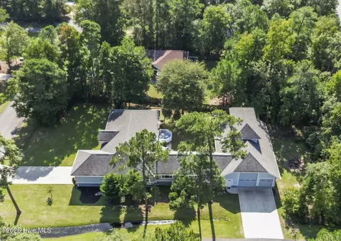 147 Pine Needle Dr, Hampstead, NC 28443