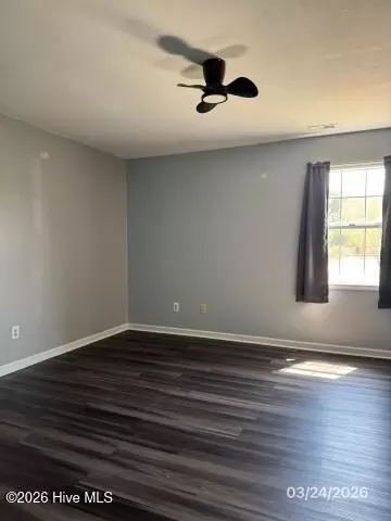 Living - 309 Crown Point Rd, Hubert, NC 28539 photo 7 of 7