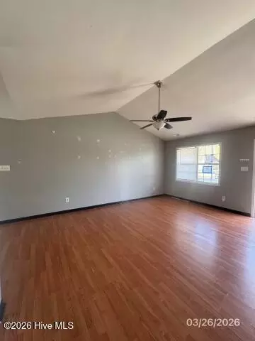 Living - 309 Crown Point Rd, Hubert, NC 28539 photo 2 of 7