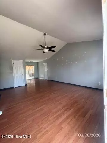 Living - 309 Crown Point Rd, Hubert, NC 28539 photo 3 of 7