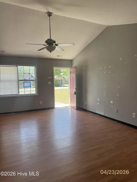 Living - 309 Crown Point Rd, Hubert, NC 28539 photo 1 of 7