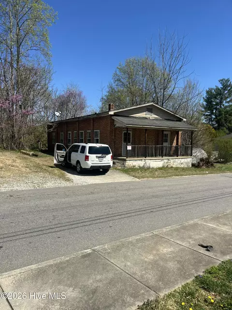 1034 Perry St, Marion, NC 28752