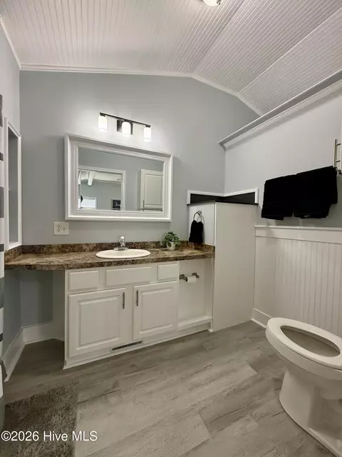 Bath - 2714 Harrison Rd, Williamston, NC 27892 photo 4 of 9