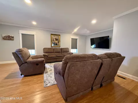 Living - 2714 Harrison Rd, Williamston, NC 27892 photo 2 of 7