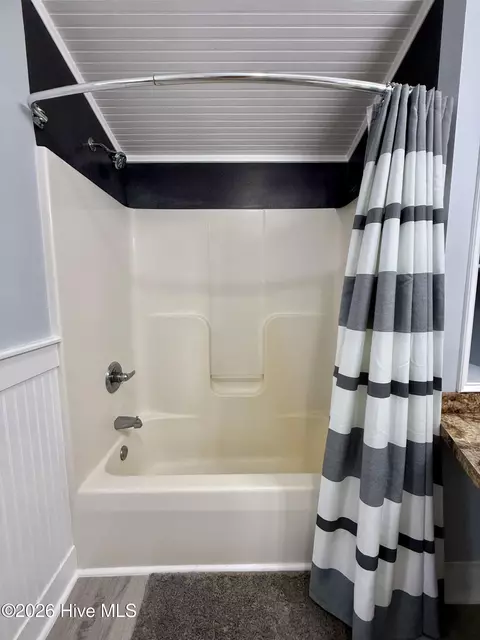 Bath - 2714 Harrison Rd, Williamston, NC 27892 photo 6 of 9
