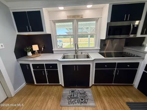 Kitchen - 2714 Harrison Rd, Williamston, NC 27892 photo 4 of 7