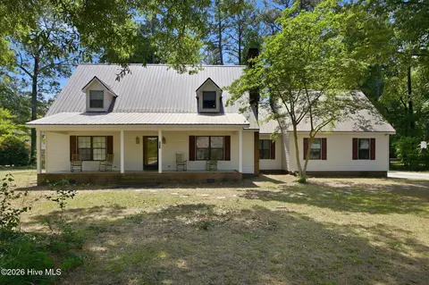 934 Falcon Cir, Greenville, NC 27834