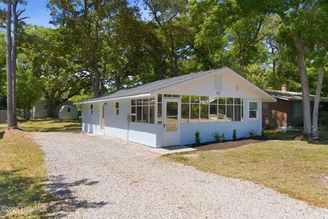 103 SE 76th St, Oak Island, NC 28465