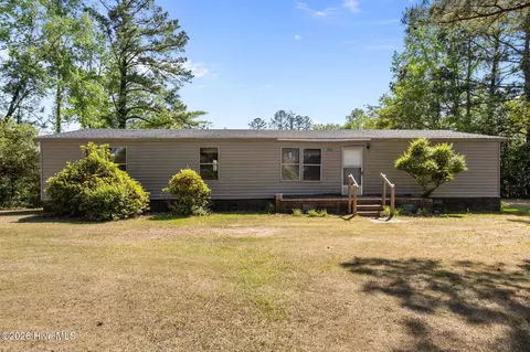 866 Mobley Dr, Chocowinity, NC 27817