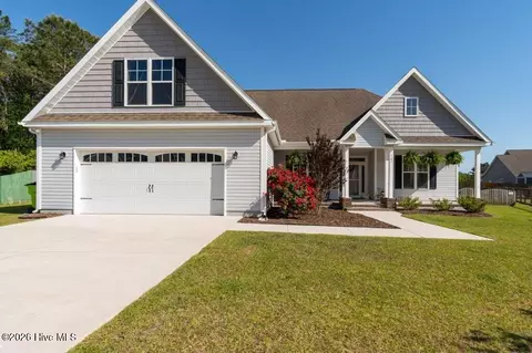 302 Big Pine Ct, Hubert, NC 28539