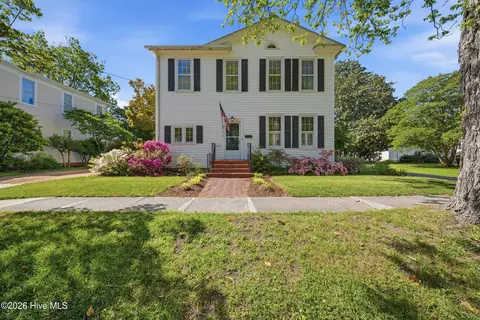 215 E Queen St, Edenton, NC 27932