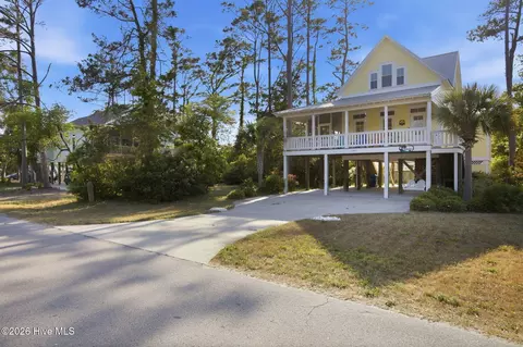 101 NE 33rd St, Oak Island, NC 28465