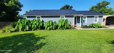 235 Long John Silver Dr, Wilmington, NC 28411