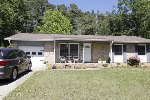 104 Pineview Rd, Jacksonville, NC 28546
