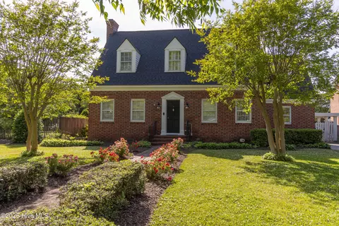 208 S Moseley St, Edenton, NC 27932
