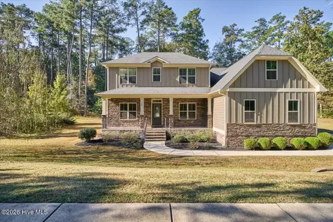 160 Glenmoor Dr, Southern Pines, NC 28387