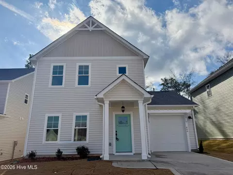 640 Chambers Dr, Southern Pines, NC 28387