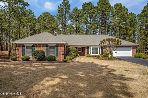 26 Ashley Ct, Southern Pines, NC 28387