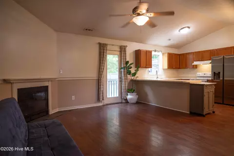 Living - 123 Daphne Dr, Hubert, NC 28539 photo 1 of 2