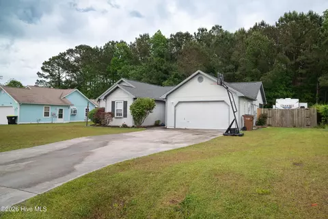 123 Daphne Dr, Hubert, NC 28539