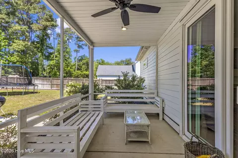 Exterior - 506 Crown Pointe Dr, Hampstead, NC 28443 photo 2 of 8