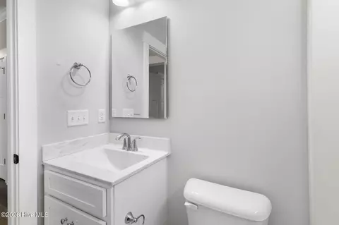 Bath - 506 Crown Pointe Dr, Hampstead, NC 28443 photo 7 of 8