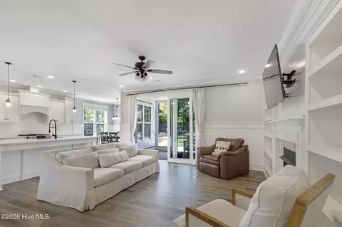 Living - 506 Crown Pointe Dr, Hampstead, NC 28443 photo 4 of 4