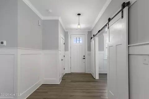 Entry Way - 506 Crown Pointe Dr, Hampstead, NC 28443 photo 4 of 5
