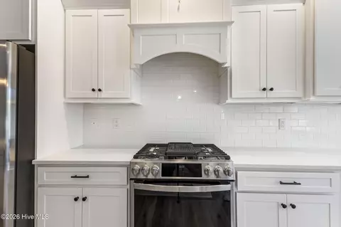 Kitchen - 506 Crown Pointe Dr, Hampstead, NC 28443 photo 3 of 5