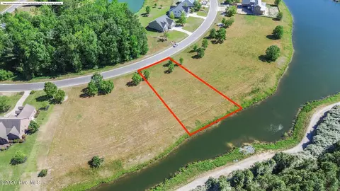 124 Sycamore Lakes Dr, Wallace, NC 28466