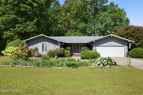 311 Country Club Dr, Edenton, NC 27932