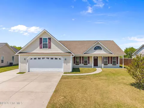 209 Cherry Blossom Dr, Richlands, NC 28574
