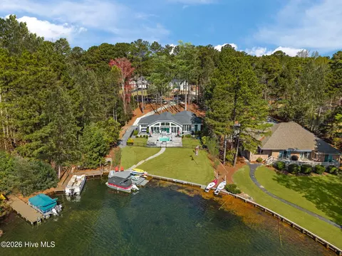 111 Vanore Rd, West End, NC 27376