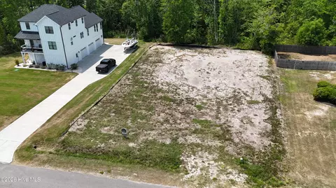 208 River Oats Ct, Holly Ridge, NC 28445