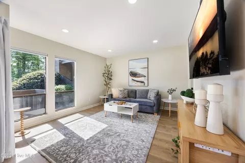 Living - 10 Pine Tree Rd # 110, Pinehurst, NC 28374 photo 1 of 1
