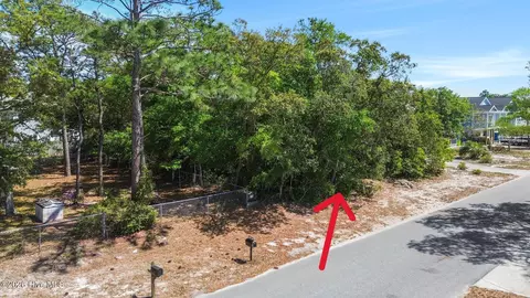 48 NE 1st St, Oak Island, NC 28465