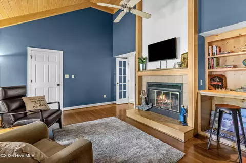 Living - 112 Olde Point Rd, Hampstead, NC 28443 photo 3 of 4
