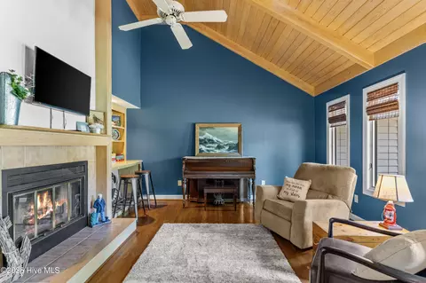 Living - 112 Olde Point Rd, Hampstead, NC 28443 photo 2 of 4