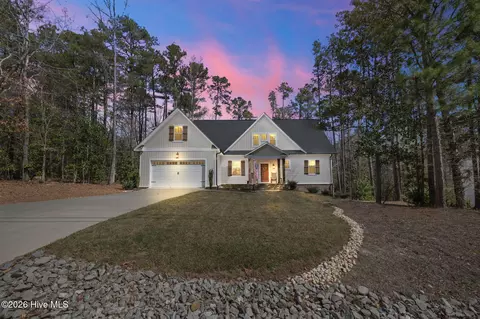 182 Lakeview Dr, Whispering Pines, NC 28327