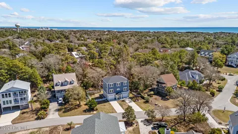 View/Area - 310 Lord Berkeley Dr, Emerald Isle, NC 28594 photo 6 of 11