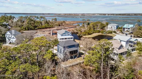 View/Area - 310 Lord Berkeley Dr, Emerald Isle, NC 28594 photo 9 of 11