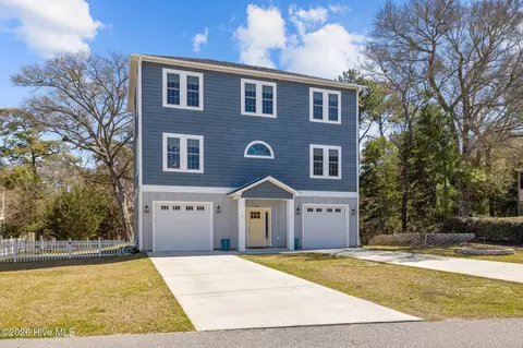 310 Lord Berkeley Dr, Emerald Isle, NC 28594