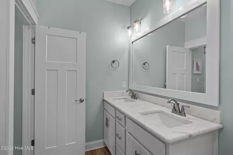Bath - 310 Lord Berkeley Dr, Emerald Isle, NC 28594 photo 7 of 8