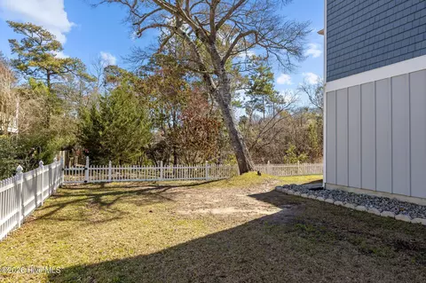 Exterior - 310 Lord Berkeley Dr, Emerald Isle, NC 28594 photo 3 of 8